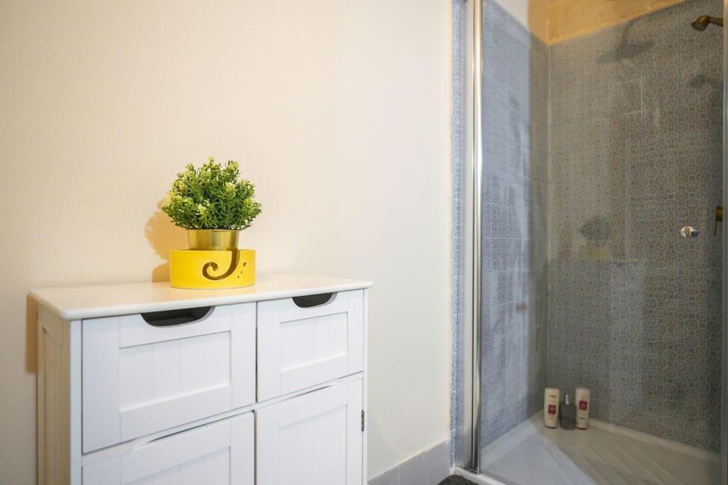 Chic, Stylish & Spacious Flat In Central วัลเลตตา ภายนอก รูปภาพ